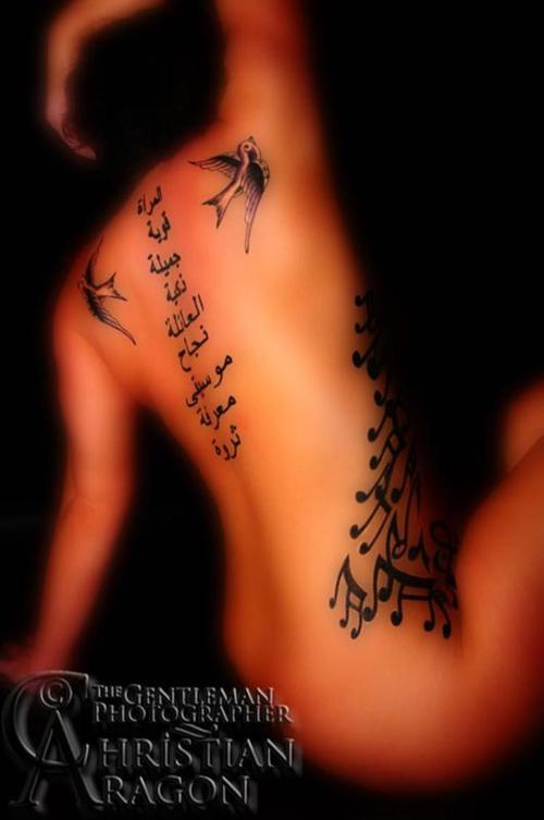 justin bieber selena gomez kissing_29. tattoos of music notes.